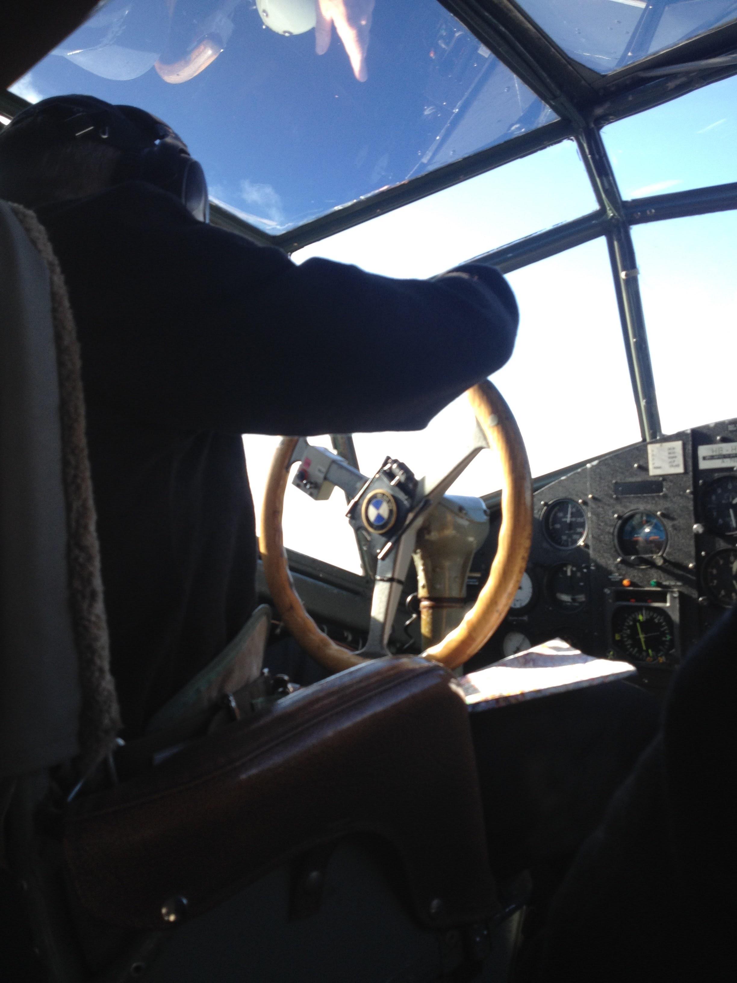 145. Cockpit Steuerrad, linker Pilotensitz 2019